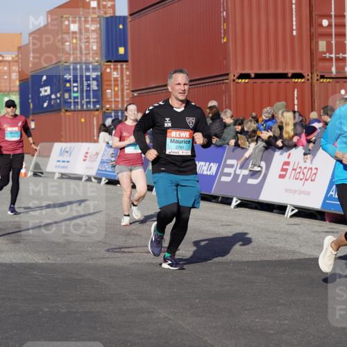 03.10.2025 - Köhlbrandbrückenlauf Michael Burmester http://msf.ph/oto/9004750 03.10.2025 10:07:24 Ziel 1148, 1410, 1774, 2696, 2761, 3300, 3425, 3426, 3497 meine-sportfotos.de