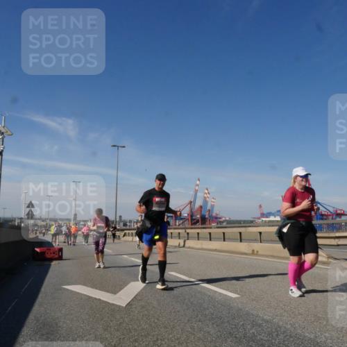 03.10.2025 - Köhlbrandbrückenlauf Matties Gatica Varas http://msf.ph/oto/9004761 03.10.2025 12:58:37 Position 2  meine-sportfotos.de