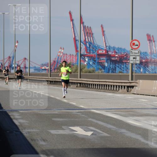 03.10.2025 - Köhlbrandbrückenlauf Julia Fischer http://msf.ph/oto/9004770 03.10.2025 12:35:44 Position 3 12, 5 meine-sportfotos.de