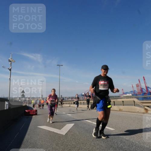 03.10.2025 - Köhlbrandbrückenlauf Matties Gatica Varas http://msf.ph/oto/9004772 03.10.2025 12:58:38 Position 2 5211 meine-sportfotos.de