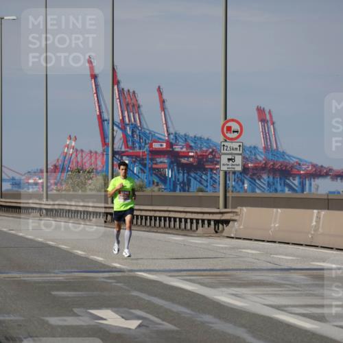 03.10.2025 - Köhlbrandbrückenlauf Julia Fischer http://msf.ph/oto/9004775 03.10.2025 12:35:46 Position 3 12, 5 meine-sportfotos.de