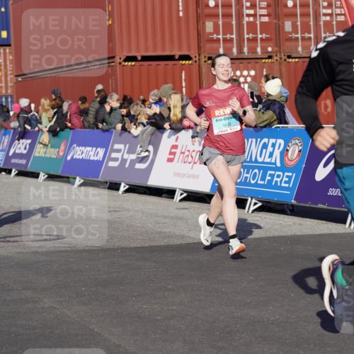 03.10.2025 - Köhlbrandbrückenlauf Michael Burmester http://msf.ph/oto/9004779 03.10.2025 10:07:25 Ziel 1148, 1410, 1774, 2696, 2761, 3300, 3425, 3426, 3497 meine-sportfotos.de