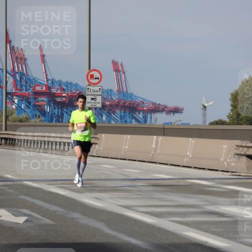03.10.2025 - Köhlbrandbrückenlauf Julia Fischer http://msf.ph/oto/9004782 03.10.2025 12:35:49 Position 3  meine-sportfotos.de