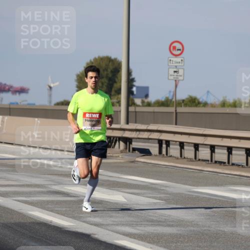03.10.2025 - Köhlbrandbrückenlauf Julia Fischer http://msf.ph/oto/9004804 03.10.2025 12:35:53 Position 3 5, 6280, 12, 5 meine-sportfotos.de