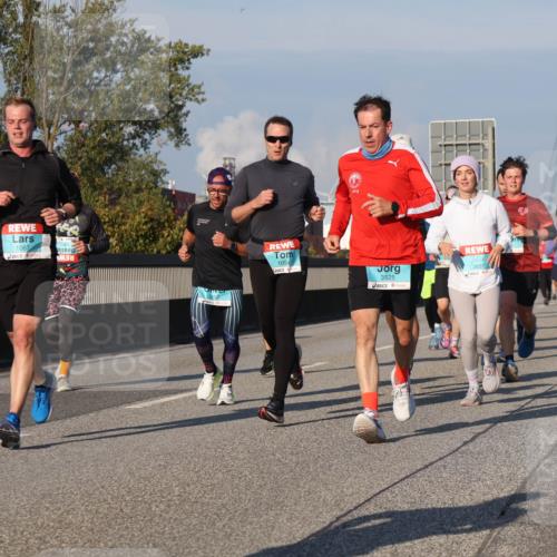 03.10.2025 - Köhlbrandbrückenlauf Luisa Fischer http://msf.ph/oto/9004814 03.10.2025 10:46:29 Position 3 1067, 1054, 3837, 3525 meine-sportfotos.de