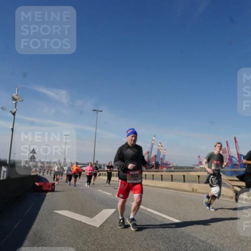 03.10.2025 - Köhlbrandbrückenlauf Matties Gatica Varas http://msf.ph/oto/9004815 03.10.2025 12:58:41 Position 2 111, 6146, 9 meine-sportfotos.de