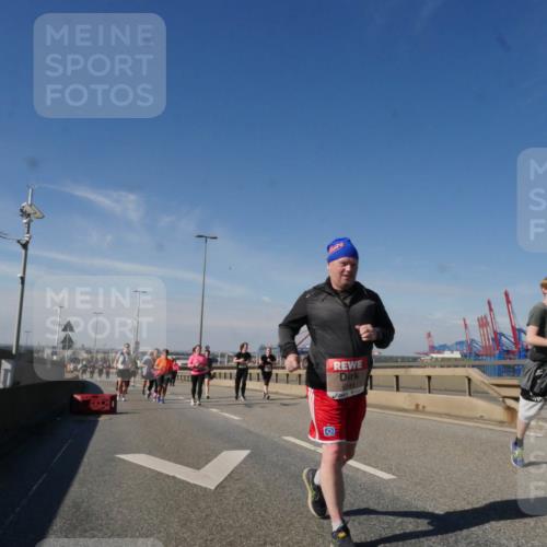 03.10.2025 - Köhlbrandbrückenlauf Matties Gatica Varas http://msf.ph/oto/9004820 03.10.2025 12:58:42 Position 2 1111, 6146 meine-sportfotos.de
