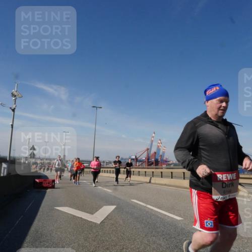 03.10.2025 - Köhlbrandbrückenlauf Matties Gatica Varas http://msf.ph/oto/9004825 03.10.2025 12:58:42 Position 2 6146 meine-sportfotos.de