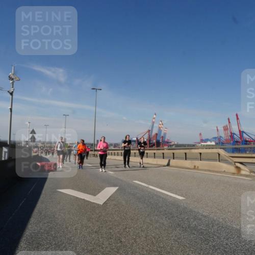03.10.2025 - Köhlbrandbrückenlauf Matties Gatica Varas http://msf.ph/oto/9004838 03.10.2025 12:58:43 Position 2  meine-sportfotos.de