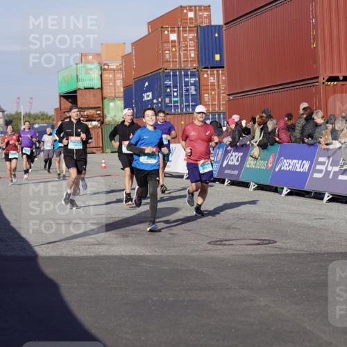 03.10.2025 - Köhlbrandbrückenlauf Michael Burmester http://msf.ph/oto/9004846 03.10.2025 10:07:30 Ziel 1014, 1363, 1410, 1532, 1764, 1774, 1886, 2696, 2807, 2990, 3250, 3497 meine-sportfotos.de