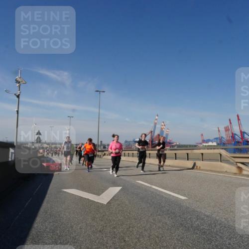 03.10.2025 - Köhlbrandbrückenlauf Matties Gatica Varas http://msf.ph/oto/9004848 03.10.2025 12:58:44 Position 2  meine-sportfotos.de