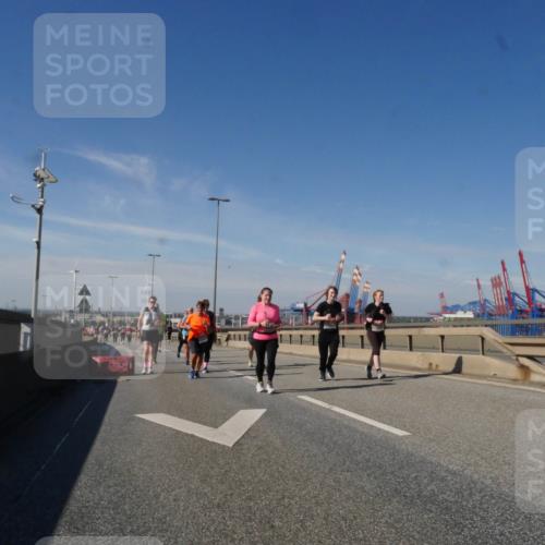 03.10.2025 - Köhlbrandbrückenlauf Matties Gatica Varas http://msf.ph/oto/9004853 03.10.2025 12:58:44 Position 2  meine-sportfotos.de