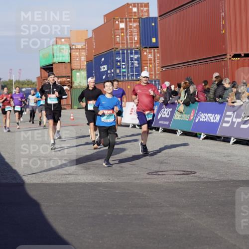 03.10.2025 - Köhlbrandbrückenlauf Michael Burmester http://msf.ph/oto/9004857 03.10.2025 10:07:30 Ziel 1014, 1363, 1410, 1532, 1764, 1774, 1886, 2696, 2807, 2990, 3250, 3497 meine-sportfotos.de