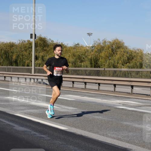 03.10.2025 - Köhlbrandbrückenlauf Julia Fischer http://msf.ph/oto/9004866 03.10.2025 12:36:08 Position 3  meine-sportfotos.de