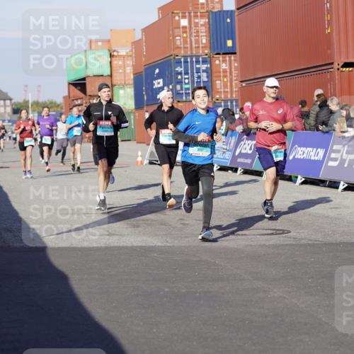 03.10.2025 - Köhlbrandbrückenlauf Michael Burmester http://msf.ph/oto/9004870 03.10.2025 10:07:30 Ziel 1014, 1363, 1410, 1532, 1764, 1774, 1886, 2696, 2807, 2990, 3250, 3497 meine-sportfotos.de