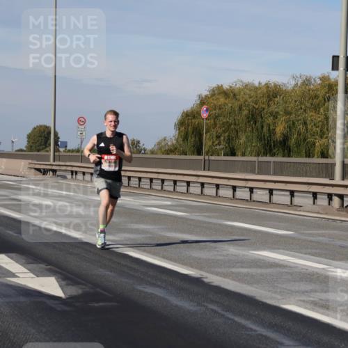 03.10.2025 - Köhlbrandbrückenlauf Julia Fischer http://msf.ph/oto/9004874 03.10.2025 12:36:14 Position 3 12, 5, 12, 5 meine-sportfotos.de