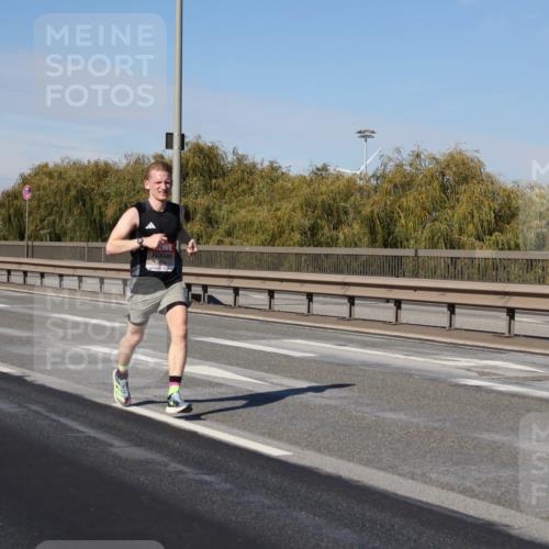 03.10.2025 - Köhlbrandbrückenlauf Julia Fischer http://msf.ph/oto/9004894 03.10.2025 12:36:16 Position 3  meine-sportfotos.de
