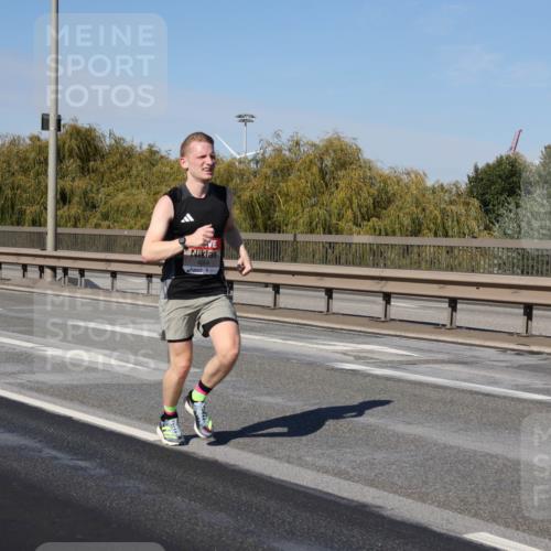 03.10.2025 - Köhlbrandbrückenlauf Julia Fischer http://msf.ph/oto/9004898 03.10.2025 12:36:17 Position 3 4004 meine-sportfotos.de