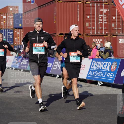 03.10.2025 - Köhlbrandbrückenlauf Michael Burmester http://msf.ph/oto/9004902 03.10.2025 10:07:32 Ziel 1014, 1363, 1378, 1532, 1764, 1774, 1886, 2807, 2990, 3250, 3497 meine-sportfotos.de