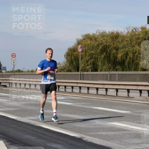 03.10.2025 - Köhlbrandbrückenlauf Julia Fischer http://msf.ph/oto/9004905 03.10.2025 12:36:29 Position 3 12, 5 meine-sportfotos.de