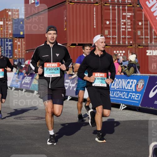 03.10.2025 - Köhlbrandbrückenlauf Michael Burmester http://msf.ph/oto/9004912 03.10.2025 10:07:33 Ziel 1014, 1363, 1377, 1378, 1532, 1764, 1774, 1886, 2807, 2990, 3250, 3497 meine-sportfotos.de