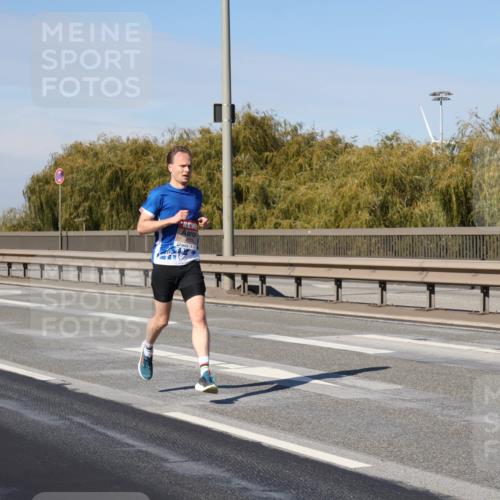 03.10.2025 - Köhlbrandbrückenlauf Julia Fischer http://msf.ph/oto/9004916 03.10.2025 12:36:31 Position 3  meine-sportfotos.de