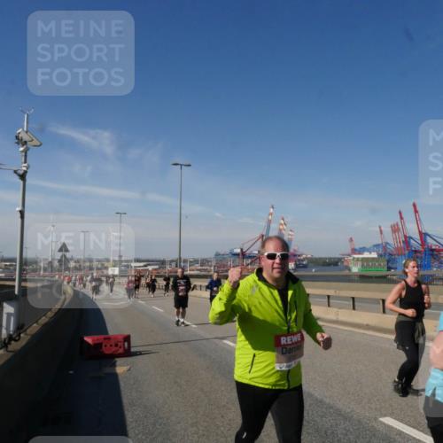 03.10.2025 - Köhlbrandbrückenlauf Matties Gatica Varas http://msf.ph/oto/9004921 03.10.2025 12:58:50 Position 2 5783 meine-sportfotos.de
