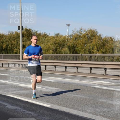 03.10.2025 - Köhlbrandbrückenlauf Julia Fischer http://msf.ph/oto/9004922 03.10.2025 12:36:31 Position 3  meine-sportfotos.de