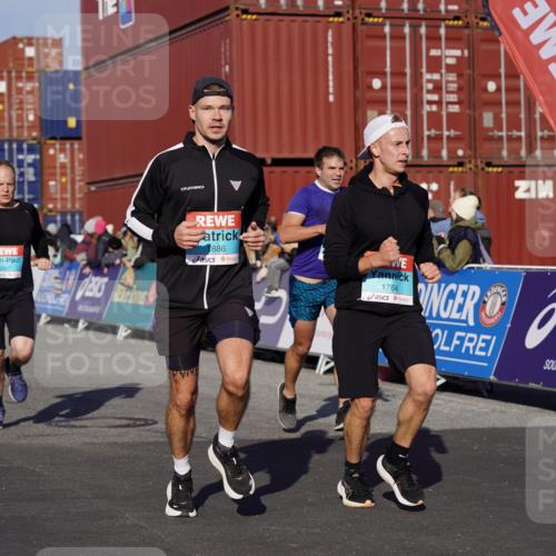 03.10.2025 - Köhlbrandbrückenlauf Michael Burmester http://msf.ph/oto/9004923 03.10.2025 10:07:33 Ziel 1014, 1363, 1377, 1378, 1532, 1764, 1774, 1886, 2807, 2990, 3250, 3497 meine-sportfotos.de