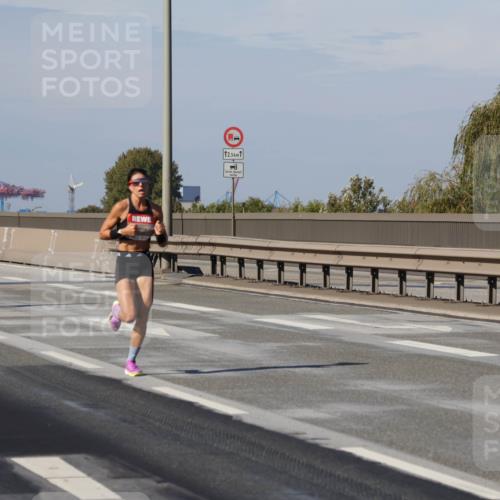 03.10.2025 - Köhlbrandbrückenlauf Julia Fischer http://msf.ph/oto/9004926 03.10.2025 12:36:40 Position 3 12, 5, 12, 5, 58 meine-sportfotos.de