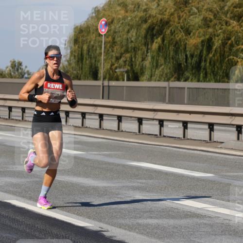 03.10.2025 - Köhlbrandbrückenlauf Julia Fischer http://msf.ph/oto/9004937 03.10.2025 12:36:42 Position 3 740 meine-sportfotos.de
