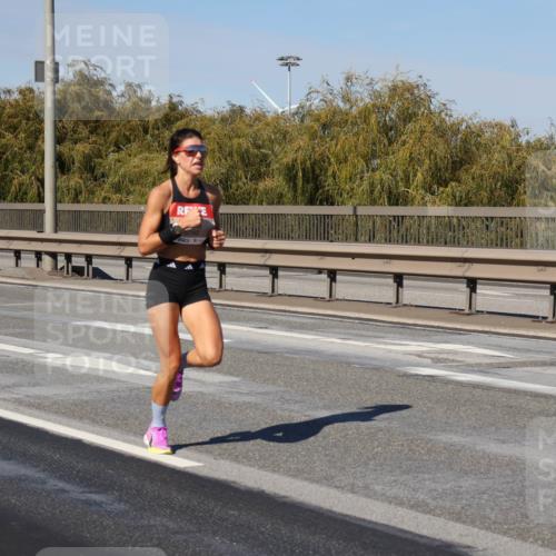 03.10.2025 - Köhlbrandbrückenlauf Julia Fischer http://msf.ph/oto/9004950 03.10.2025 12:36:44 Position 3  meine-sportfotos.de