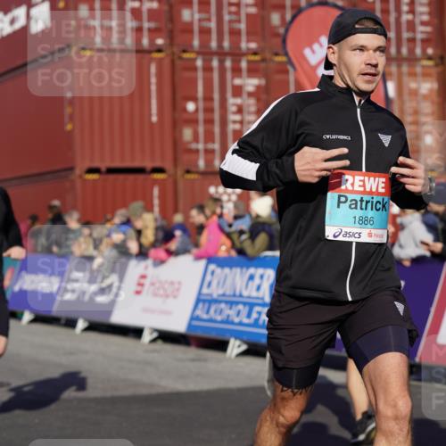 03.10.2025 - Köhlbrandbrückenlauf Michael Burmester http://msf.ph/oto/9004954 03.10.2025 10:07:33 Ziel 1014, 1363, 1377, 1378, 1532, 1764, 1774, 1886, 2807, 2990, 3250, 3497 meine-sportfotos.de