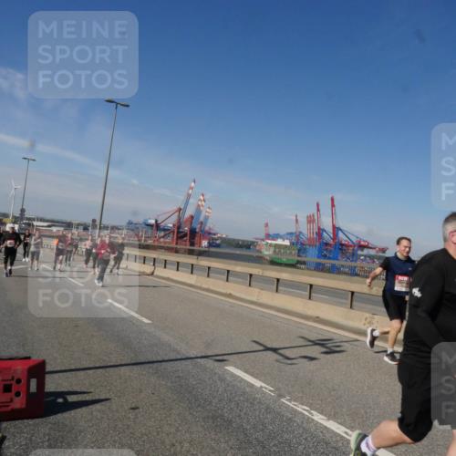 03.10.2025 - Köhlbrandbrückenlauf Matties Gatica Varas http://msf.ph/oto/9004973 03.10.2025 12:58:53 Position 2  meine-sportfotos.de