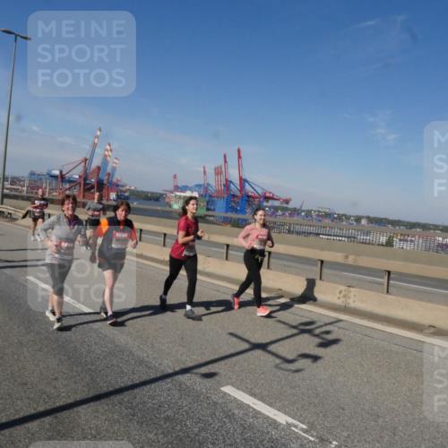03.10.2025 - Köhlbrandbrückenlauf Matties Gatica Varas http://msf.ph/oto/9004980 03.10.2025 12:59:00 Position 2  meine-sportfotos.de