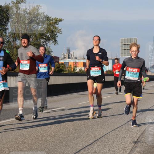 03.10.2025 - Köhlbrandbrückenlauf Luisa Fischer http://msf.ph/oto/9004996 03.10.2025 10:46:40 Position 3 1237, 1087, 2997 meine-sportfotos.de