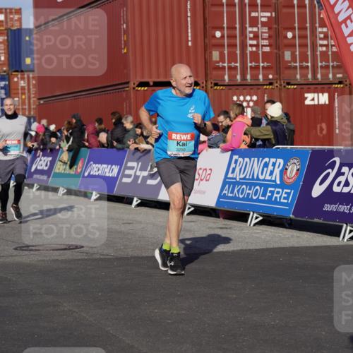 03.10.2025 - Köhlbrandbrückenlauf Michael Burmester http://msf.ph/oto/9005028 03.10.2025 10:07:37 Ziel 1014, 1363, 1377, 1378, 1384, 1532, 1764, 1886, 2807, 2814, 2990, 3250 meine-sportfotos.de