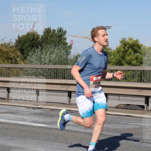 03.10.2025 - Köhlbrandbrückenlauf Julia Fischer http://msf.ph/oto/9005039 03.10.2025 12:36:59 Position 3 6636 meine-sportfotos.de