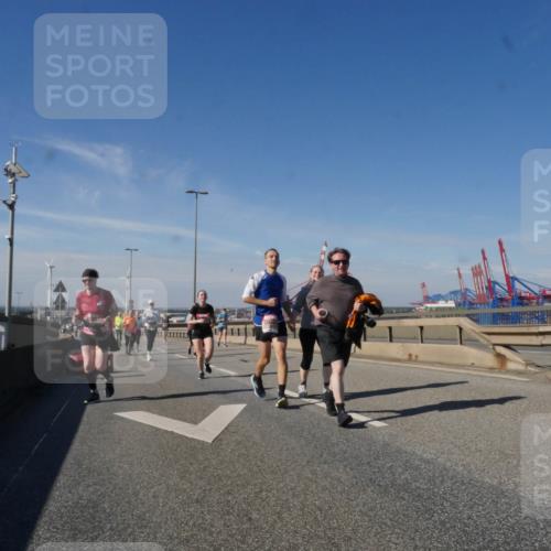 03.10.2025 - Köhlbrandbrückenlauf Matties Gatica Varas http://msf.ph/oto/9005043 03.10.2025 12:59:12 Position 2  meine-sportfotos.de