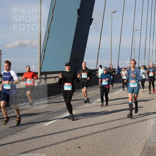 03.10.2025 - Köhlbrandbrückenlauf Julia Fischer http://msf.ph/oto/9005046 03.10.2025 09:50:50 Position 2  meine-sportfotos.de