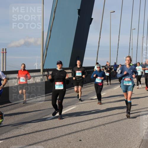 03.10.2025 - Köhlbrandbrückenlauf Julia Fischer http://msf.ph/oto/9005050 03.10.2025 09:50:50 Position 2  meine-sportfotos.de