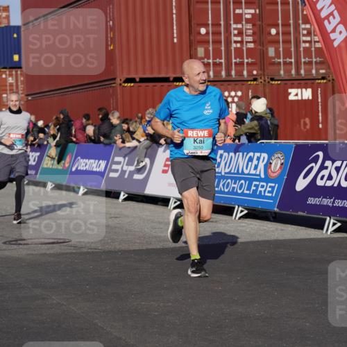 03.10.2025 - Köhlbrandbrückenlauf Michael Burmester http://msf.ph/oto/9005052 03.10.2025 10:07:37 Ziel 1014, 1363, 1377, 1378, 1384, 1532, 1764, 1886, 2807, 2814, 2990, 3250 meine-sportfotos.de