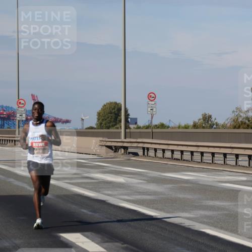 03.10.2025 - Köhlbrandbrückenlauf Julia Fischer http://msf.ph/oto/9005054 03.10.2025 12:37:59 Position 3 12, 5, 18, 12, 5 meine-sportfotos.de