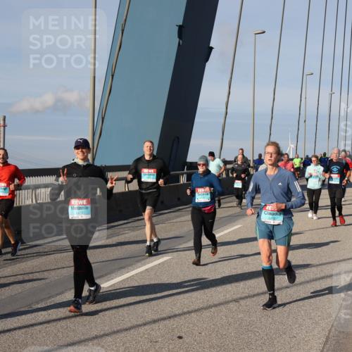 03.10.2025 - Köhlbrandbrückenlauf Julia Fischer http://msf.ph/oto/9005056 03.10.2025 09:50:50 Position 2 1979, 3372 meine-sportfotos.de