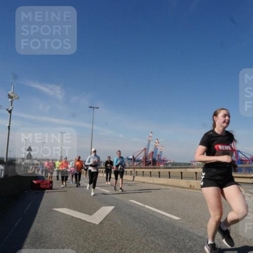 03.10.2025 - Köhlbrandbrückenlauf Matties Gatica Varas http://msf.ph/oto/9005059 03.10.2025 12:59:15 Position 2  meine-sportfotos.de