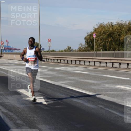03.10.2025 - Köhlbrandbrückenlauf Julia Fischer http://msf.ph/oto/9005069 03.10.2025 12:38:00 Position 3 12, 5, 1, 6359 meine-sportfotos.de