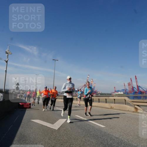 03.10.2025 - Köhlbrandbrückenlauf Matties Gatica Varas http://msf.ph/oto/9005078 03.10.2025 12:59:16 Position 2  meine-sportfotos.de