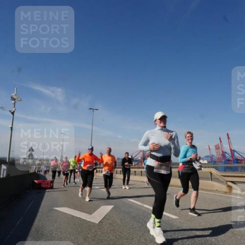 03.10.2025 - Köhlbrandbrückenlauf Matties Gatica Varas http://msf.ph/oto/9005089 03.10.2025 12:59:17 Position 2 5741 meine-sportfotos.de