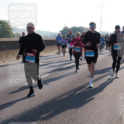 03.10.2025 - Köhlbrandbrückenlauf Fabian Wolf http://msf.ph/oto/9005108 03.10.2025 09:19:02 Position 3 1873, 1933, 3326 meine-sportfotos.de