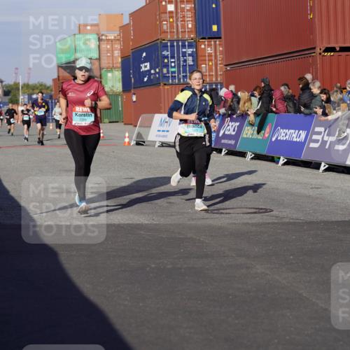 03.10.2025 - Köhlbrandbrückenlauf Michael Burmester http://msf.ph/oto/9005113 03.10.2025 10:07:39 Ziel 1014, 1363, 1377, 1378, 1384, 2807, 2814, 2990, 3250 meine-sportfotos.de